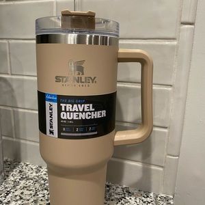 Stanley 40oz quencher in driftwood